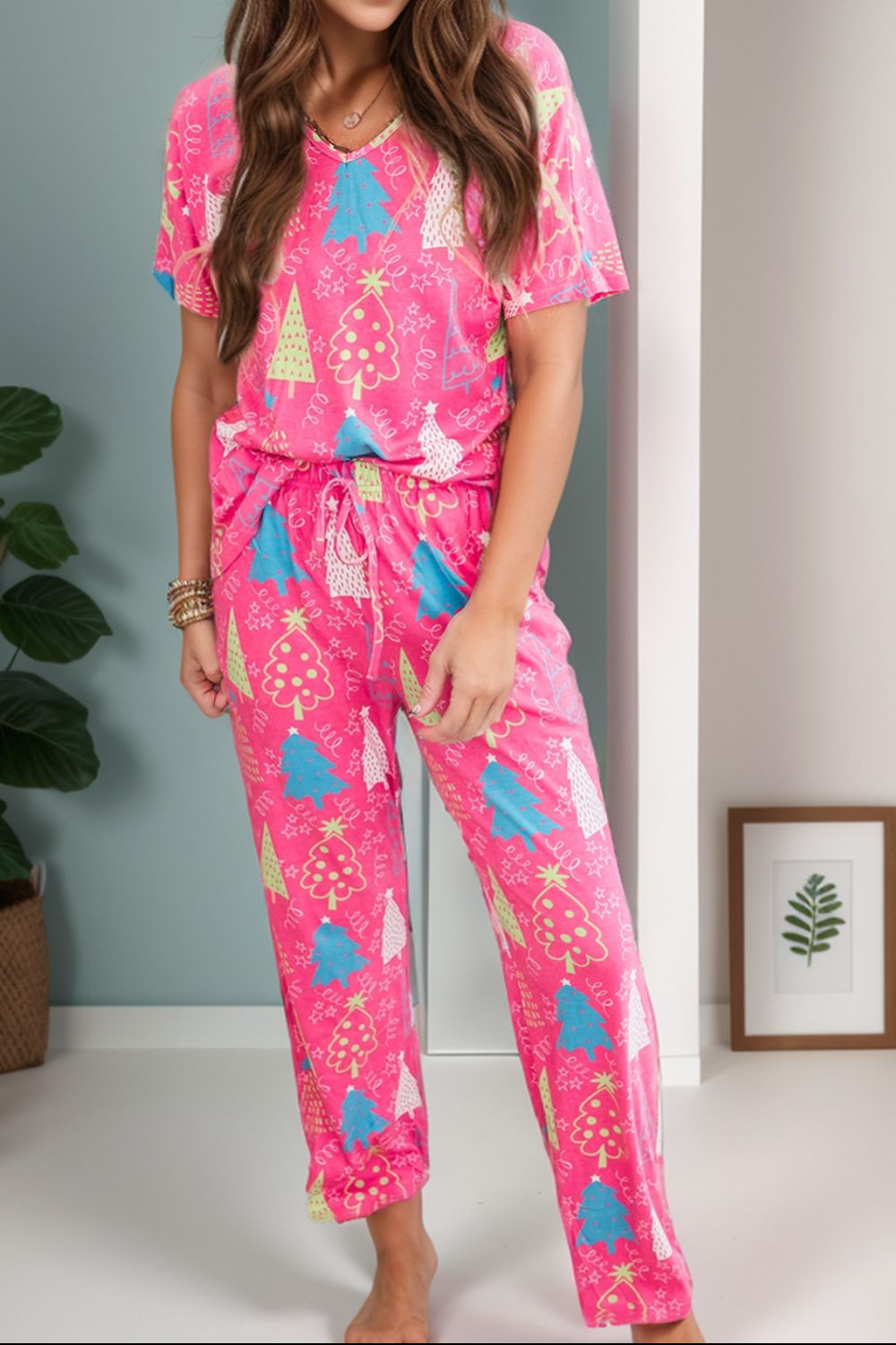 Ensemble de détente imprimé haut à manches courtes et pantalon à col en V