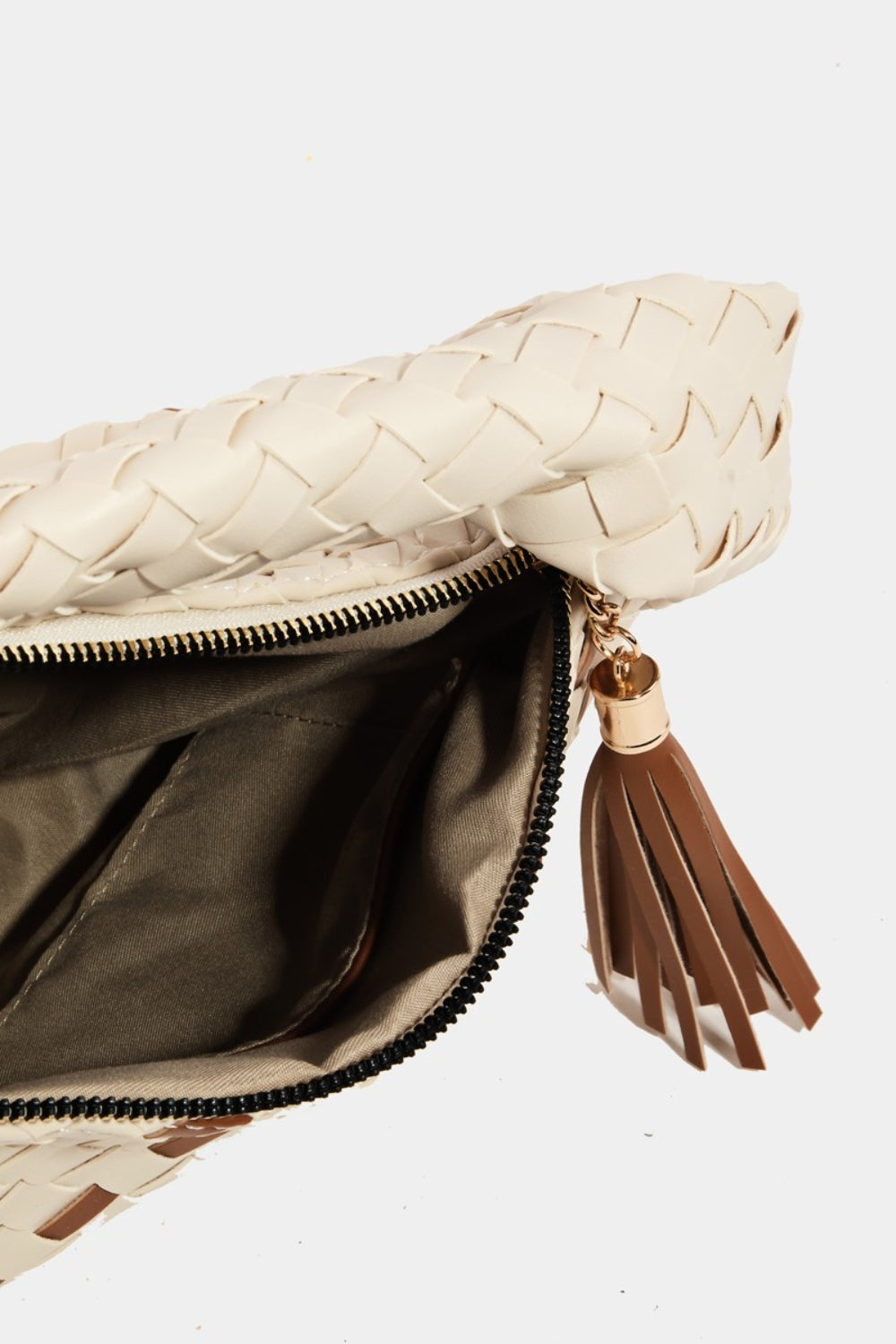 Sac demi-cercle tissé à pompons Fame