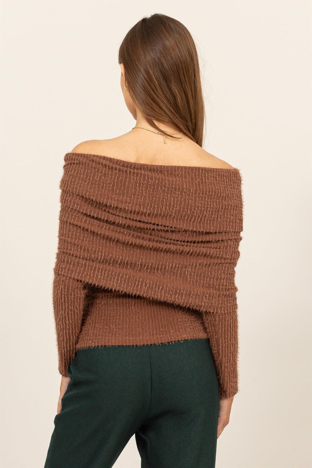 Haut en tricot texturé à épaules dénudées et duveteux HYFVE