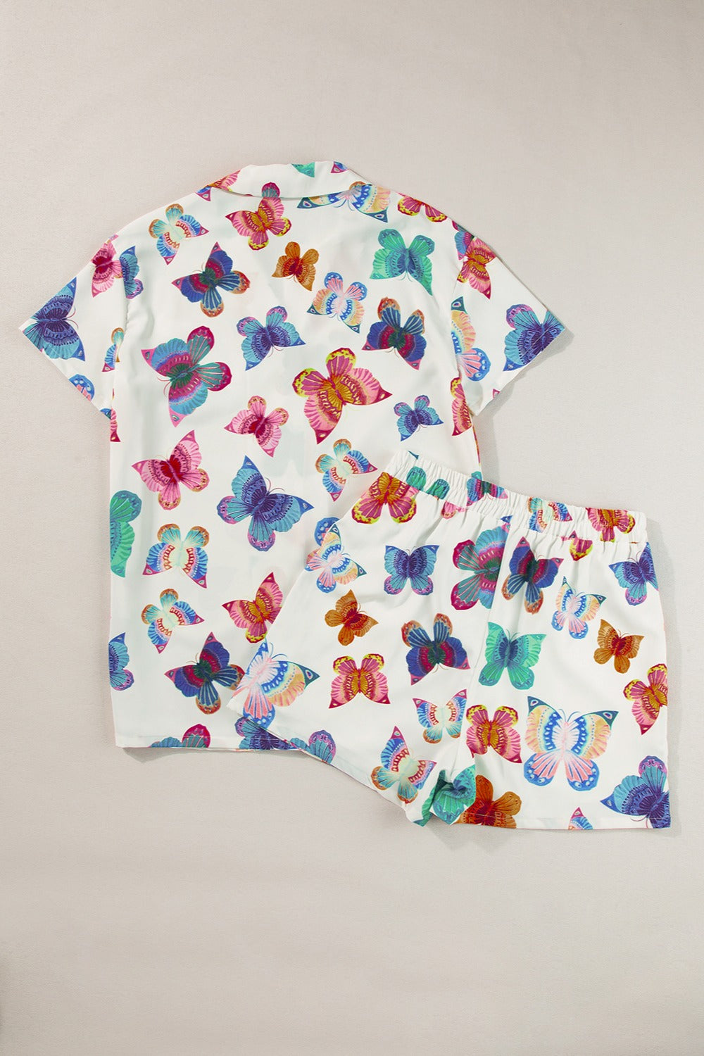 Ensemble haut à manches mi-longues et short papillon