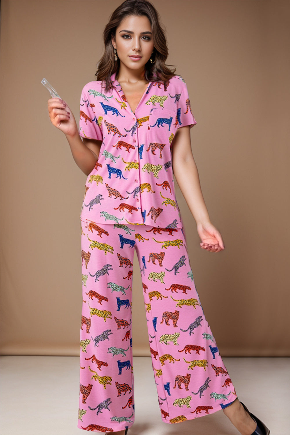Ensemble de détente haut boutonné et pantalon motif animal