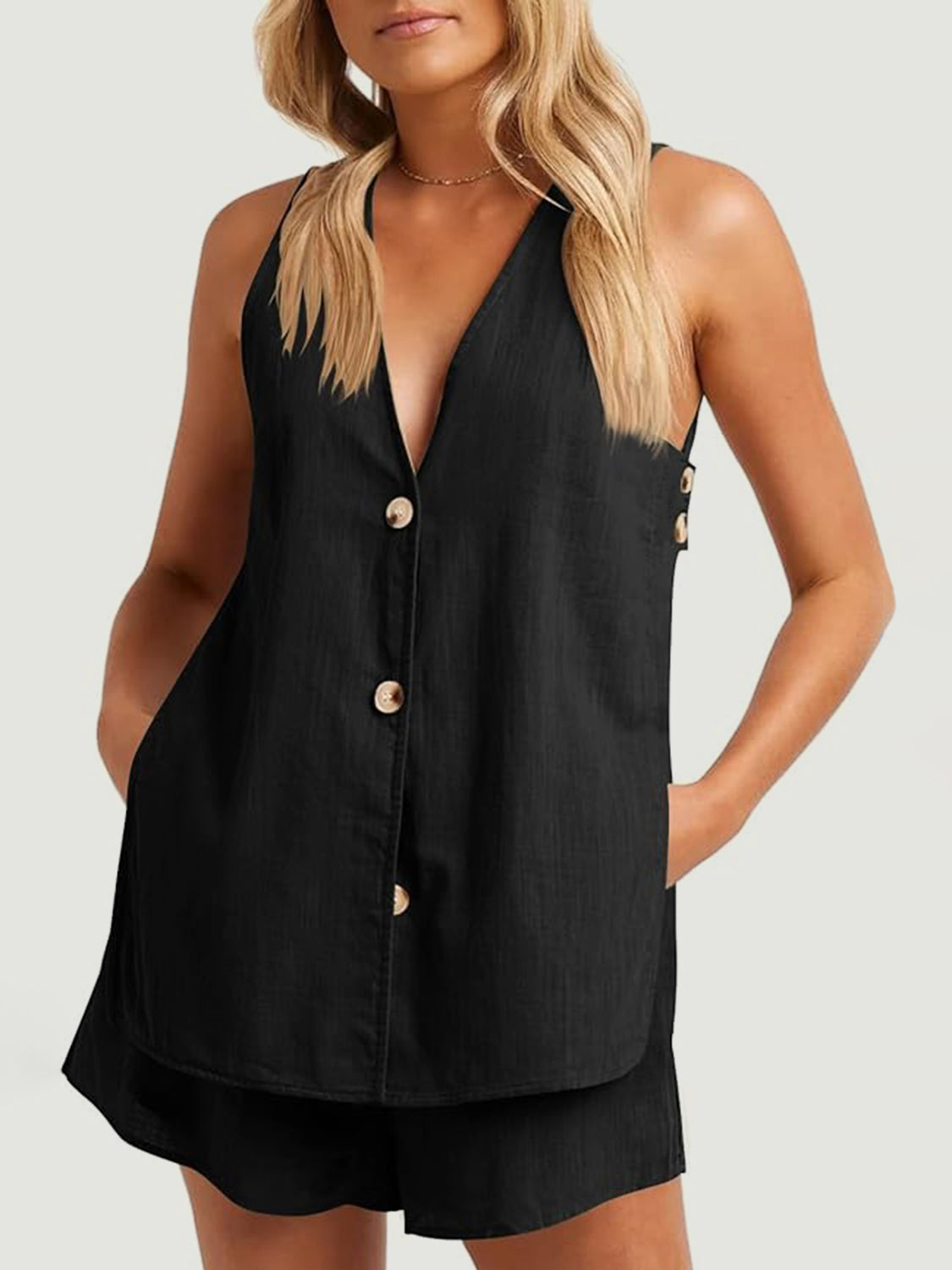 Ensemble haut boutonné et short taille réelle