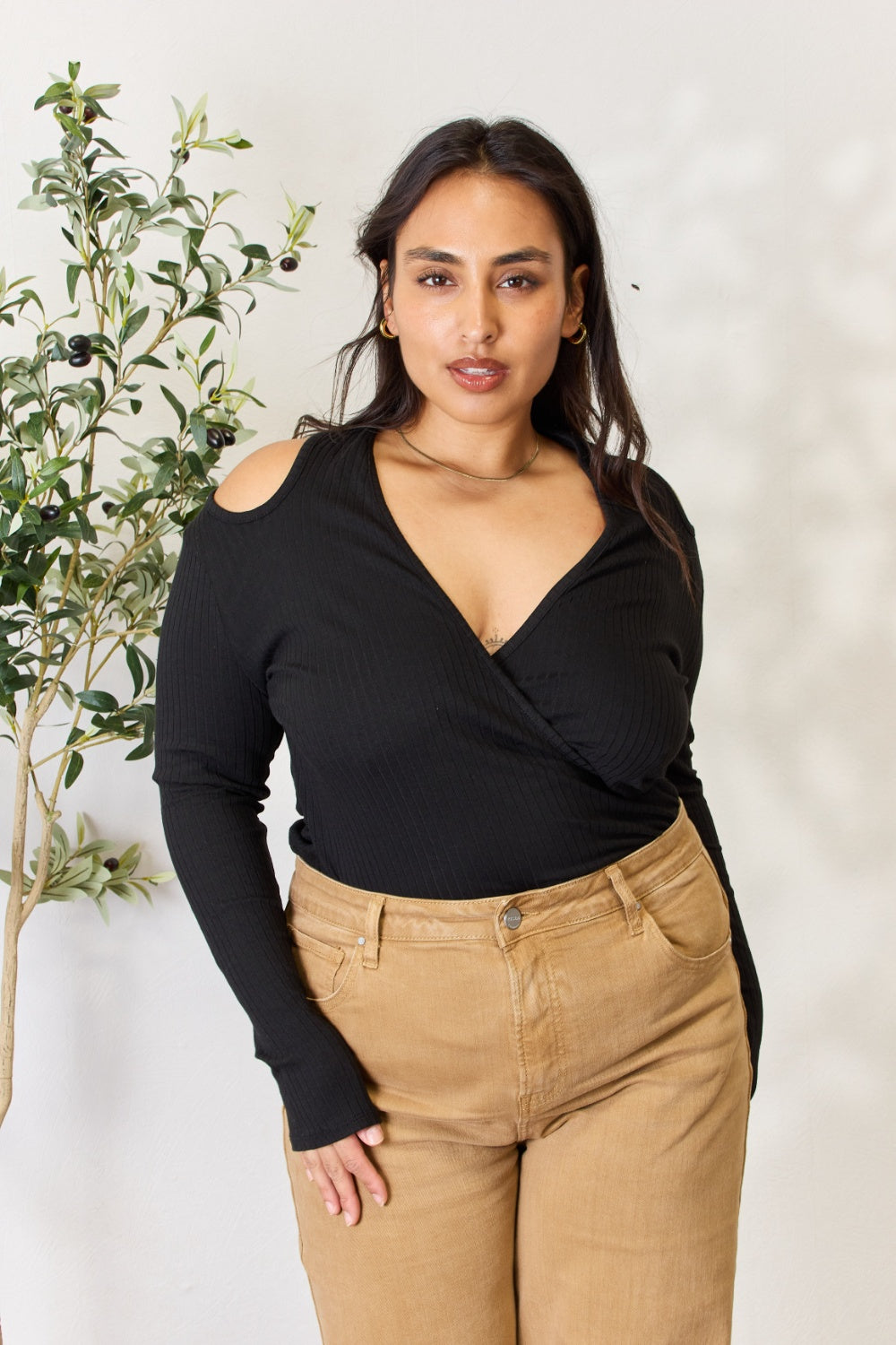 Haut côtelé à épaules dénudées et surplis, grande taille, Culture Code