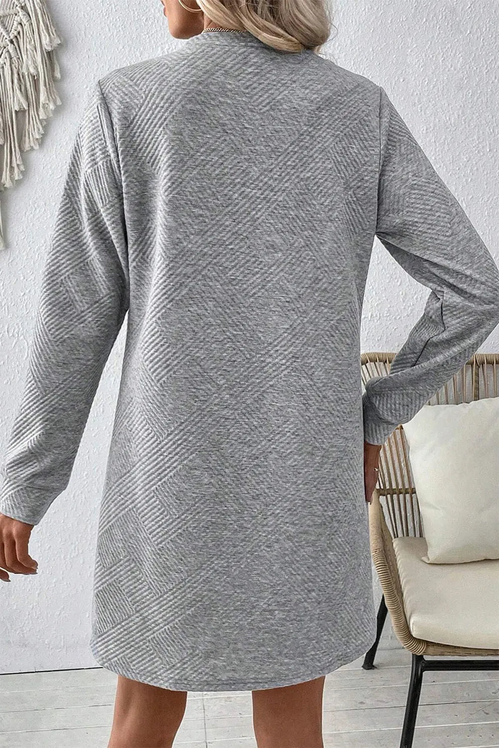 Mini-robe texturée à col rond et manches longues