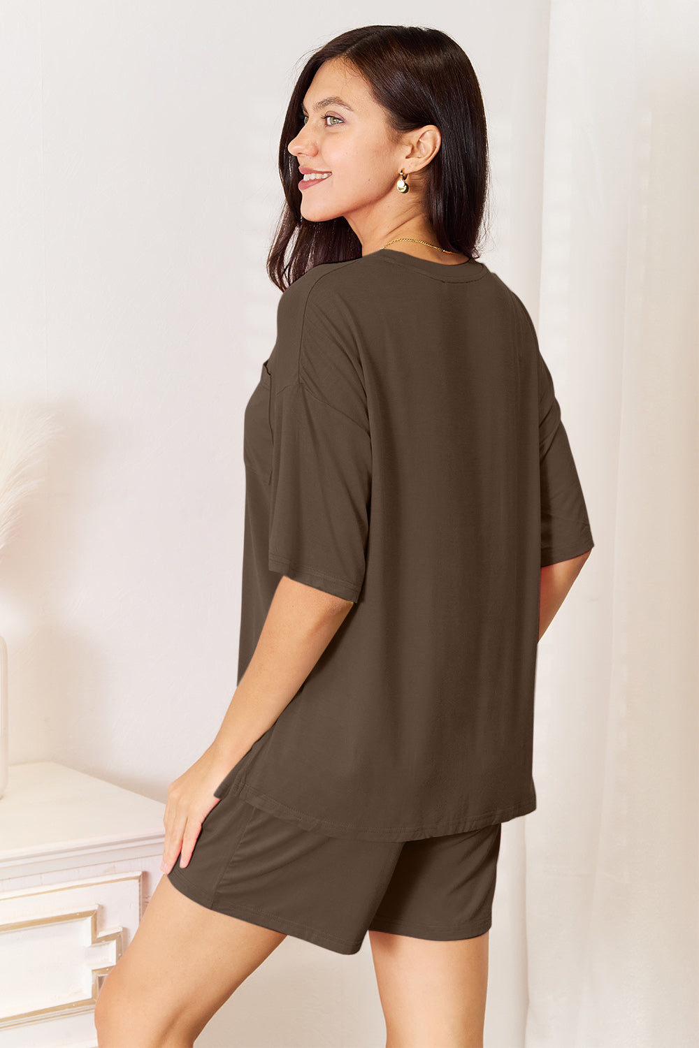 Ensemble t-shirt et short basiques Bae Bamboo à col rond et épaules tombantes