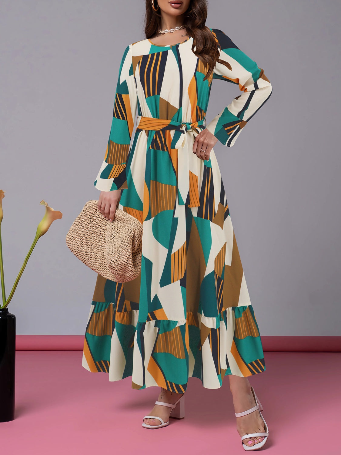 Robe imprimée à manches longues et ourlet à volants