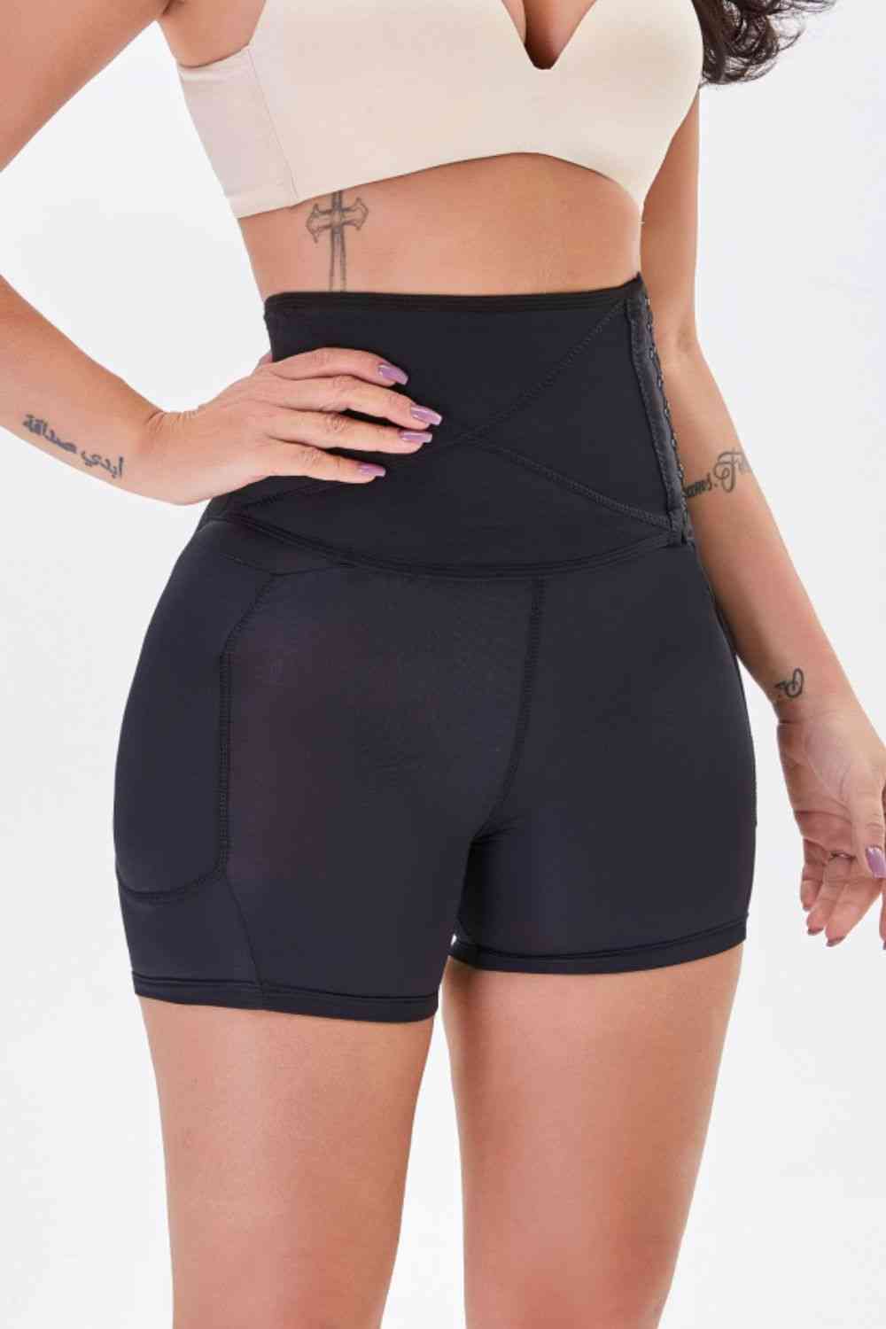 Short gainant taille haute pour les hanches