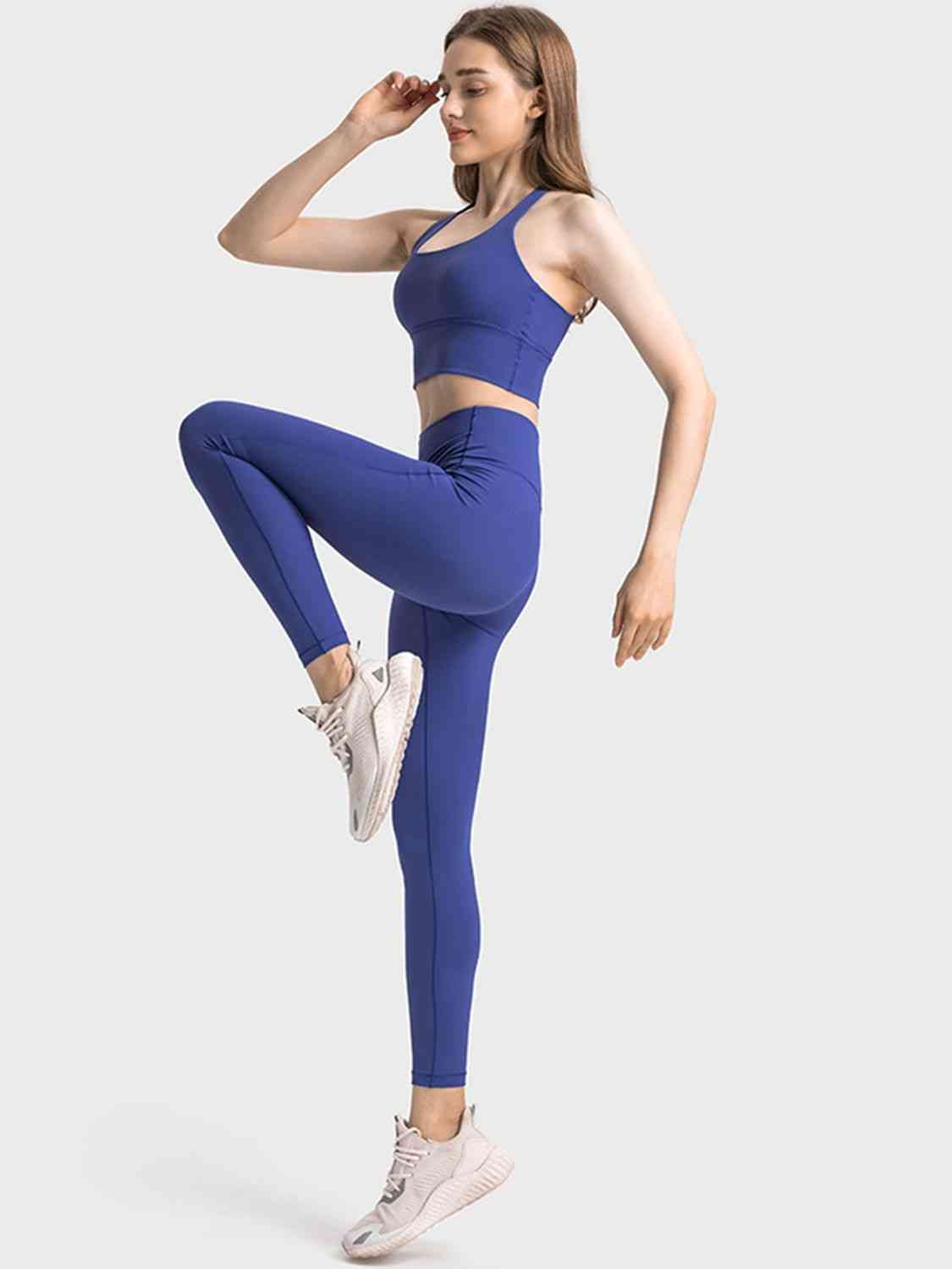 Soutien-gorge de sport à bretelles croisées et col rond
