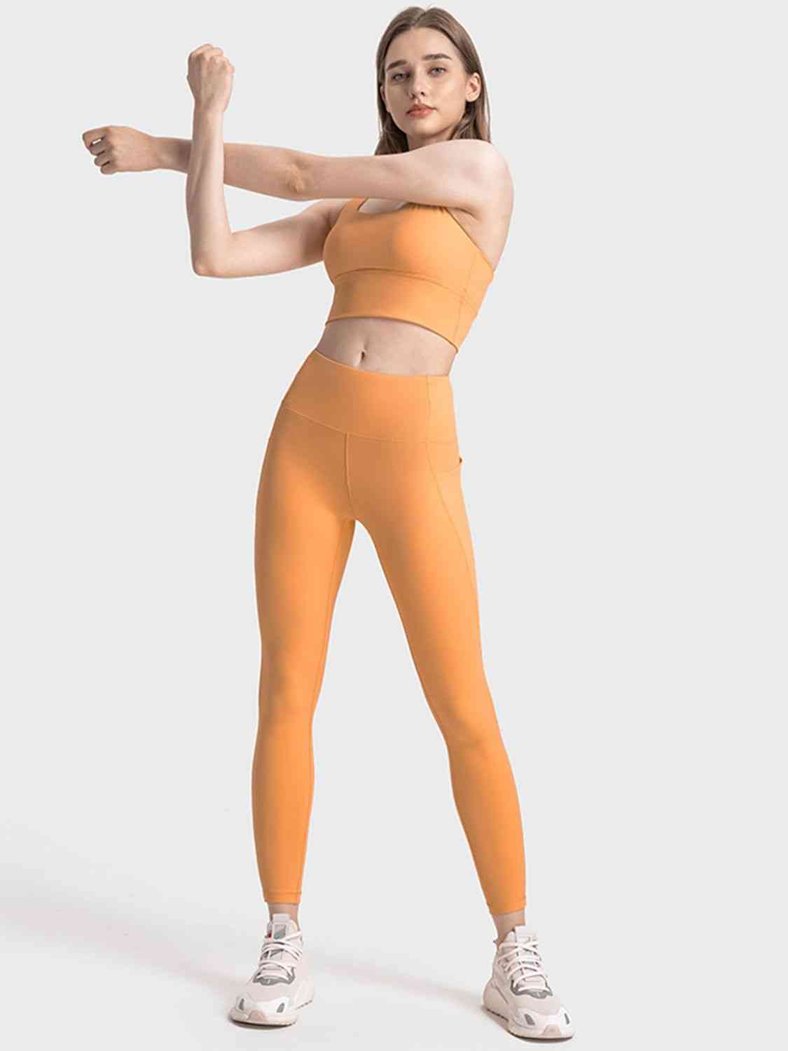 Soutien-gorge de sport à bretelles croisées et col rond