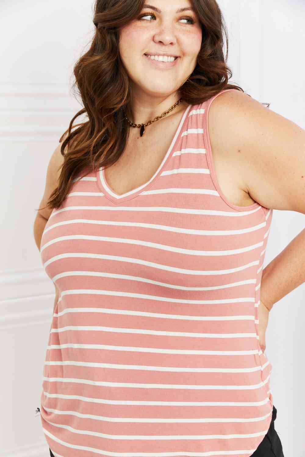 Zenana Find Your Path Haut rayé sans manches grande taille
