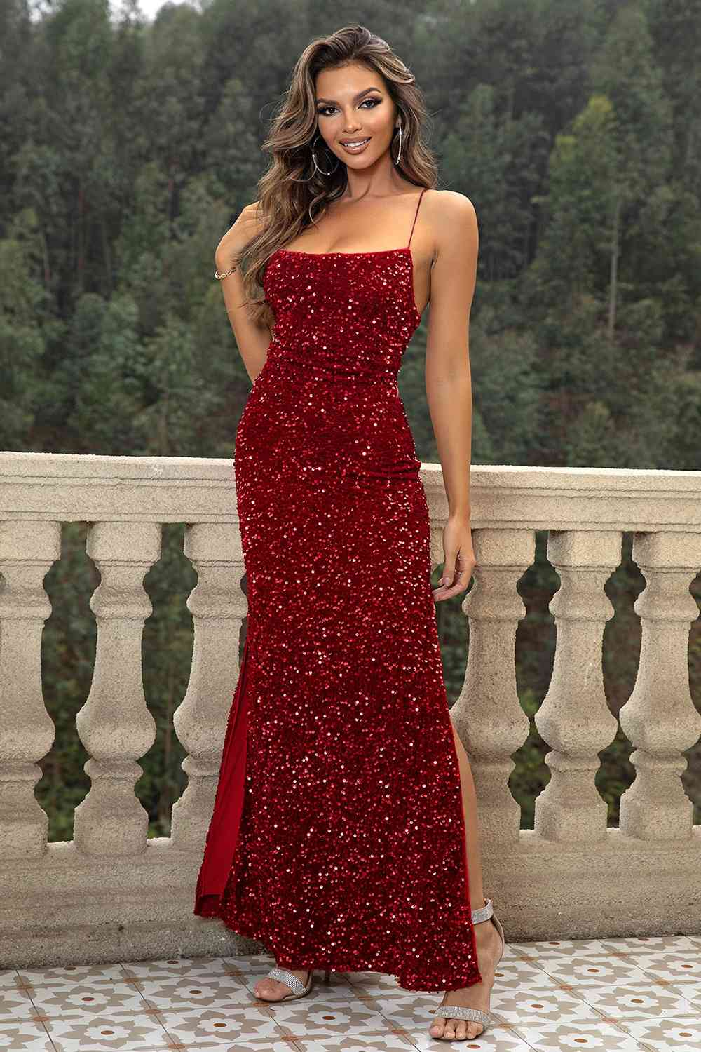 Robe longue fendue dos nu à paillettes