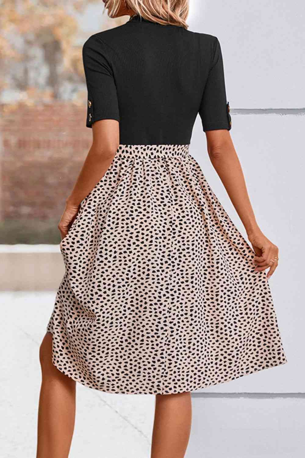 Robe imprimée à manches courtes et ceinture