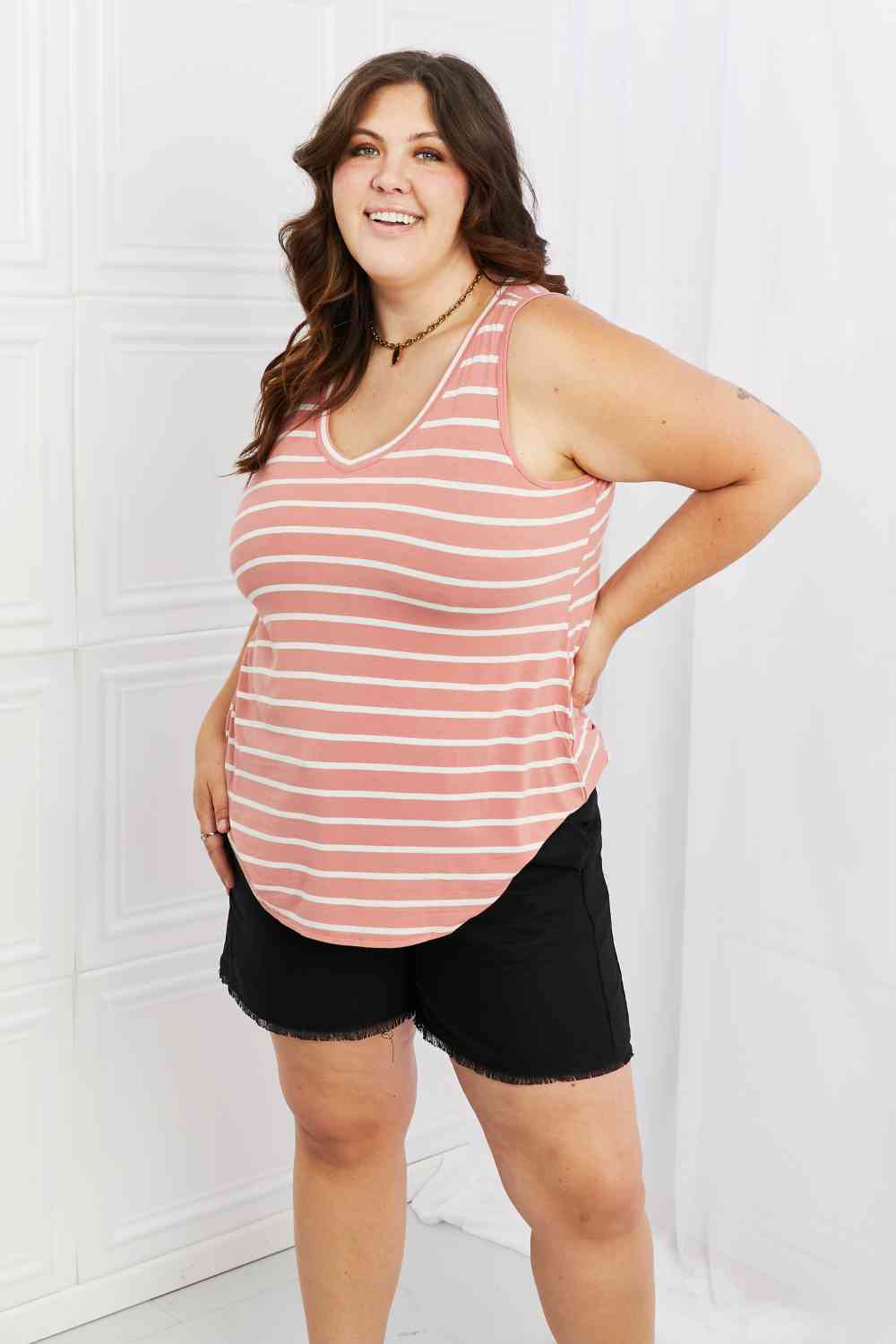 Zenana Find Your Path Haut rayé sans manches grande taille
