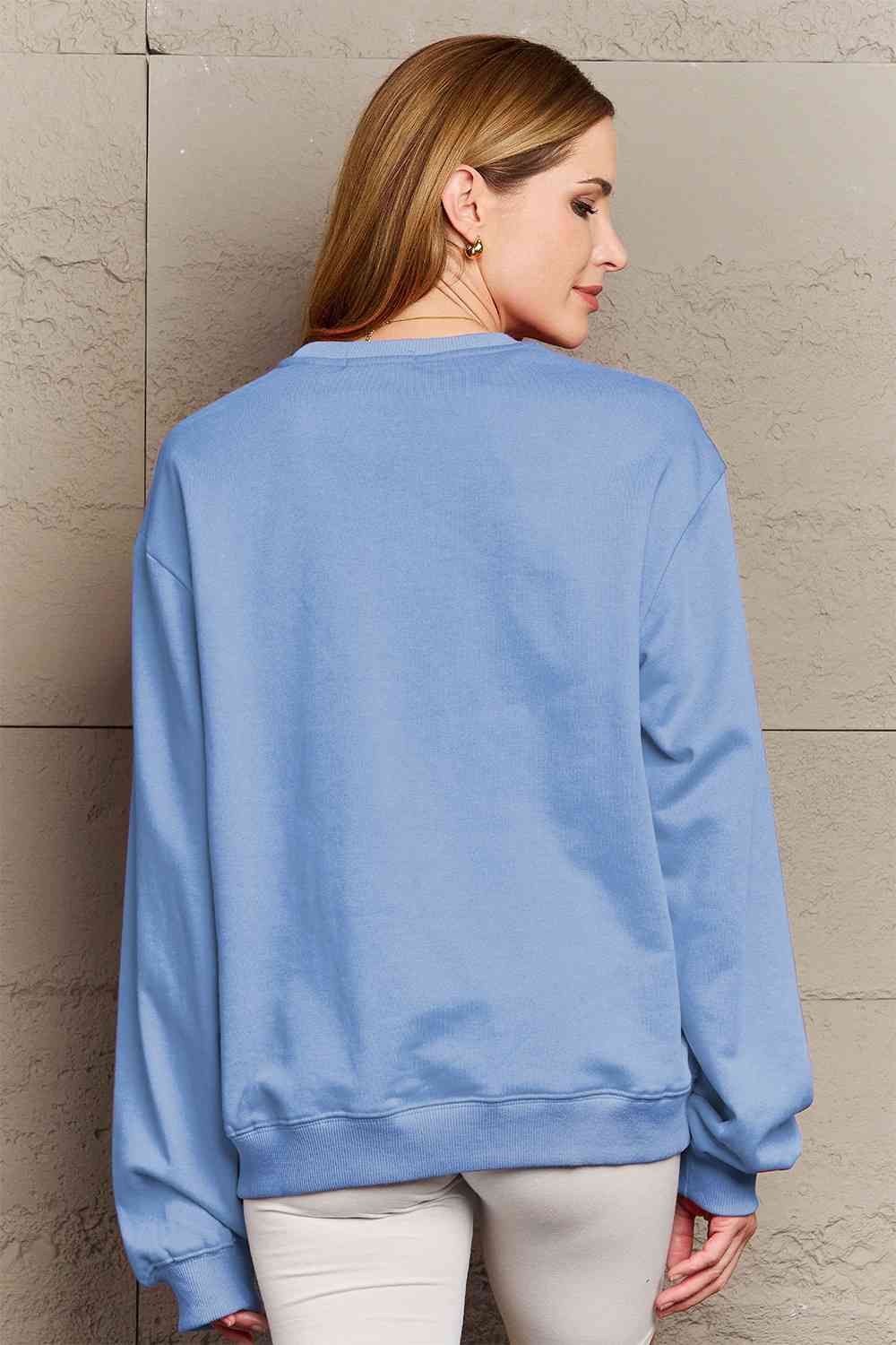 Sweat-shirt graphique Simply Love Full Size FREEZIN' SEASON