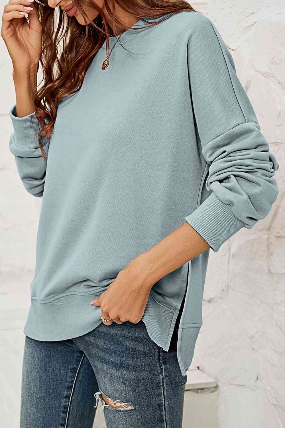 Sweat-shirt fendu à col rond et épaules tombantes