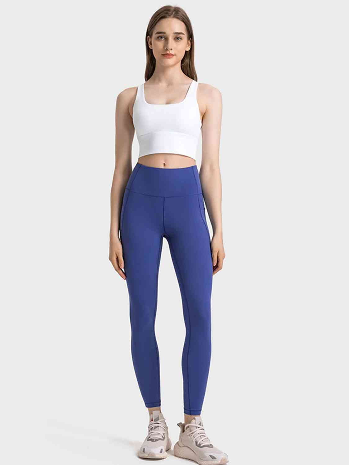 Soutien-gorge de sport à bretelles croisées et col rond