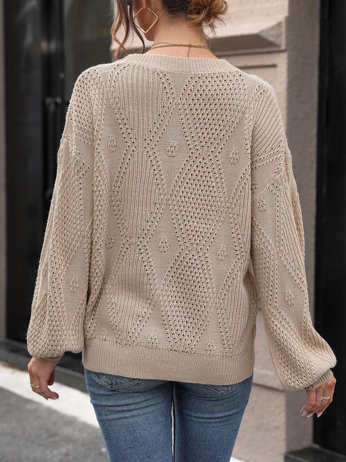 Haut en tricot à manches longues et col rond avec œillets