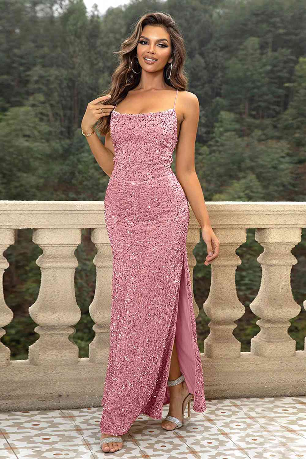 Robe longue fendue dos nu à paillettes