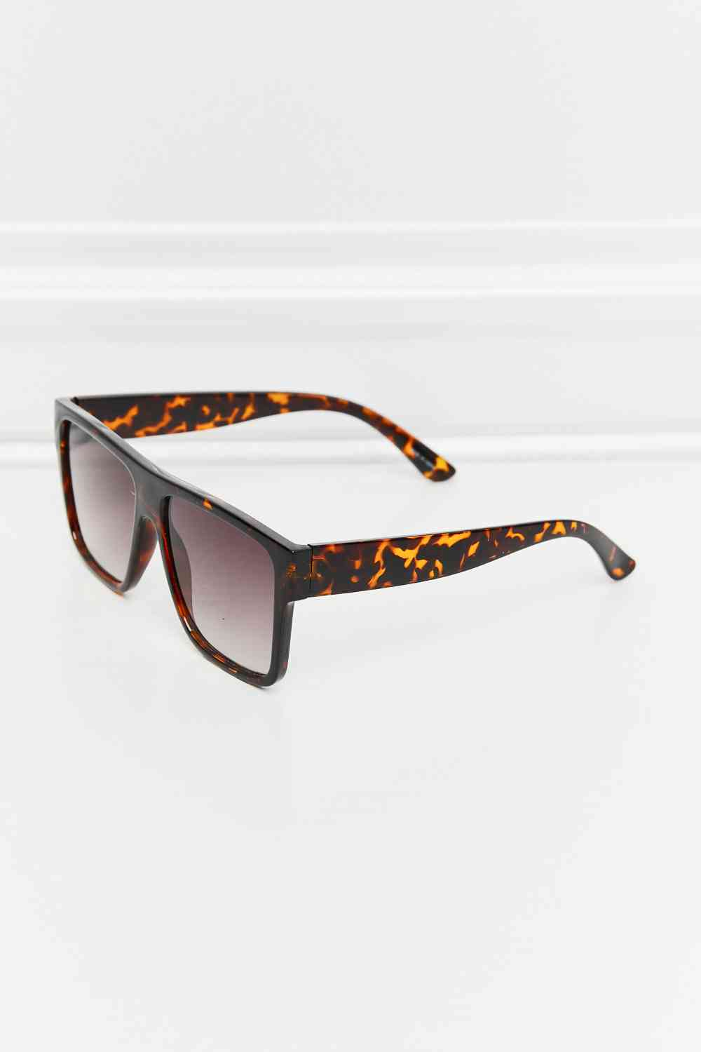 Lunettes de soleil carrées à monture intégrale en écaille de tortue