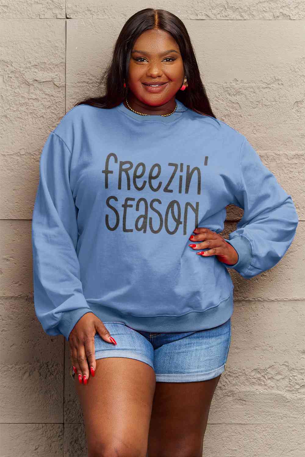 Sweat-shirt graphique Simply Love Full Size FREEZIN' SEASON