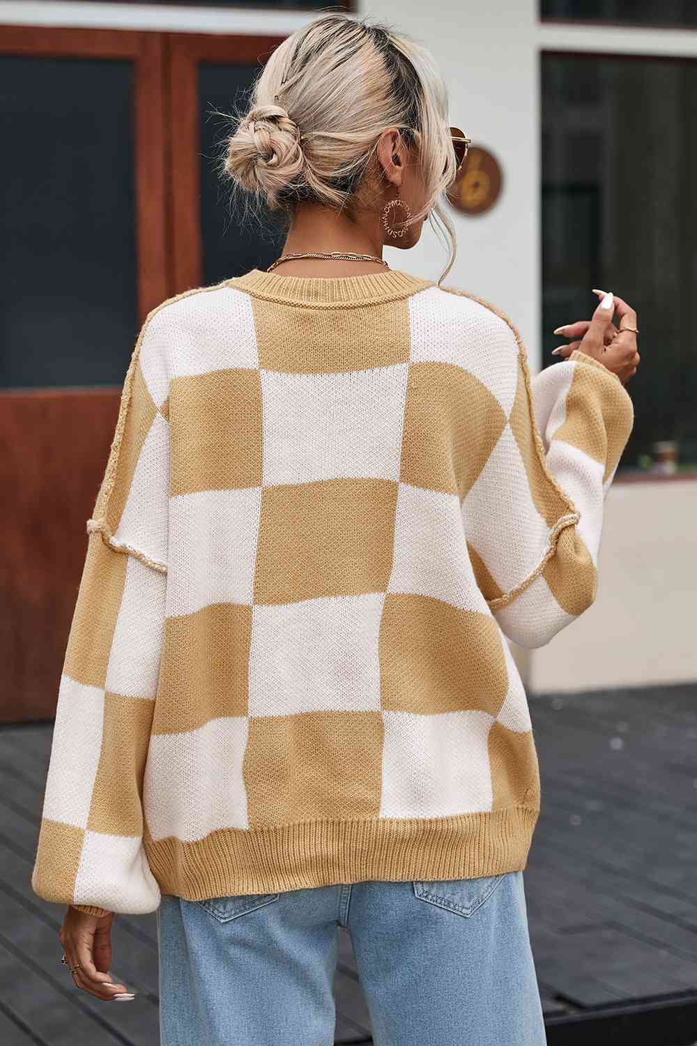 Pull à carreaux avec coutures apparentes et épaules tombantes
