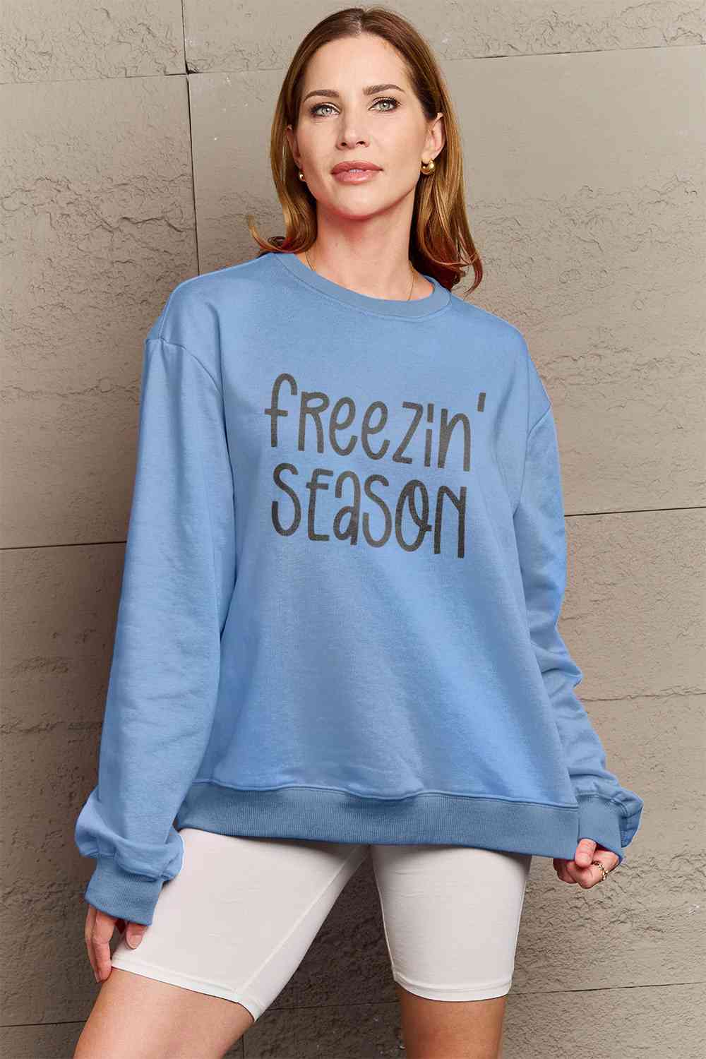 Sweat-shirt graphique Simply Love Full Size FREEZIN' SEASON