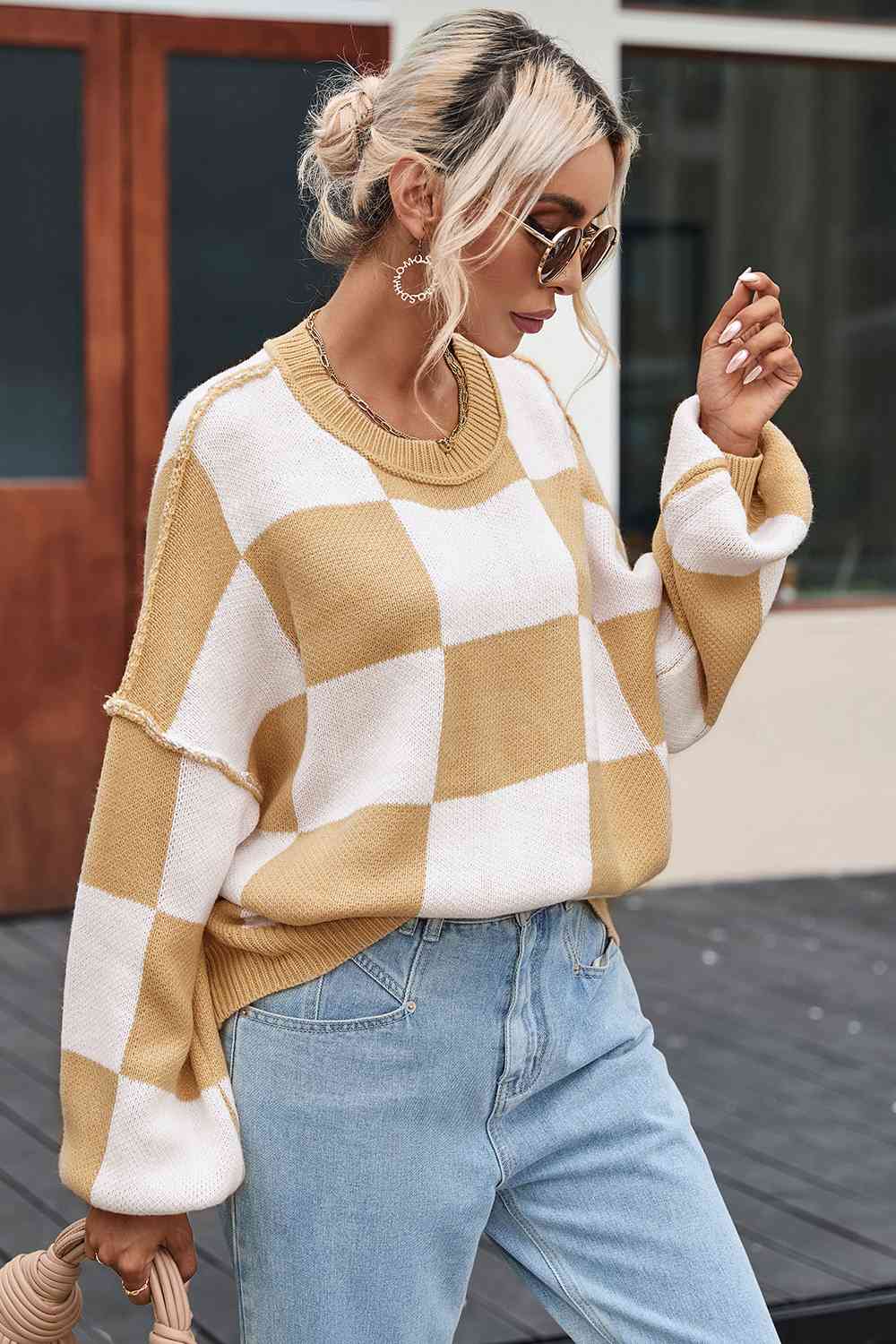Pull à carreaux avec coutures apparentes et épaules tombantes