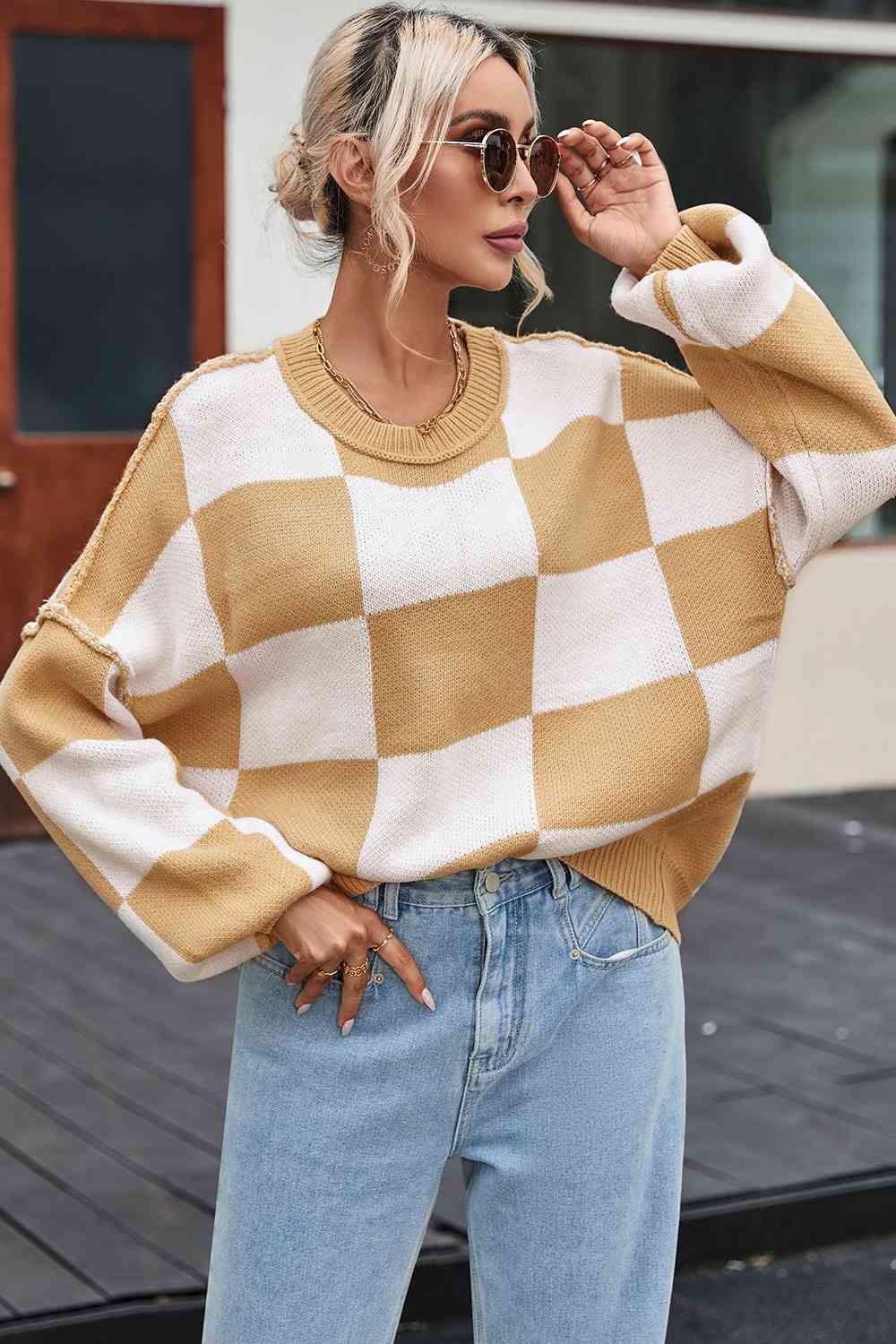 Pull à carreaux avec coutures apparentes et épaules tombantes