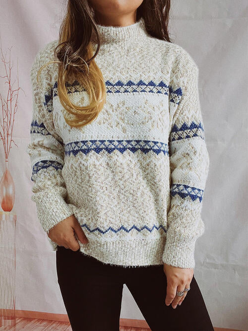 Pull géométrique à col montant et épaules tombantes