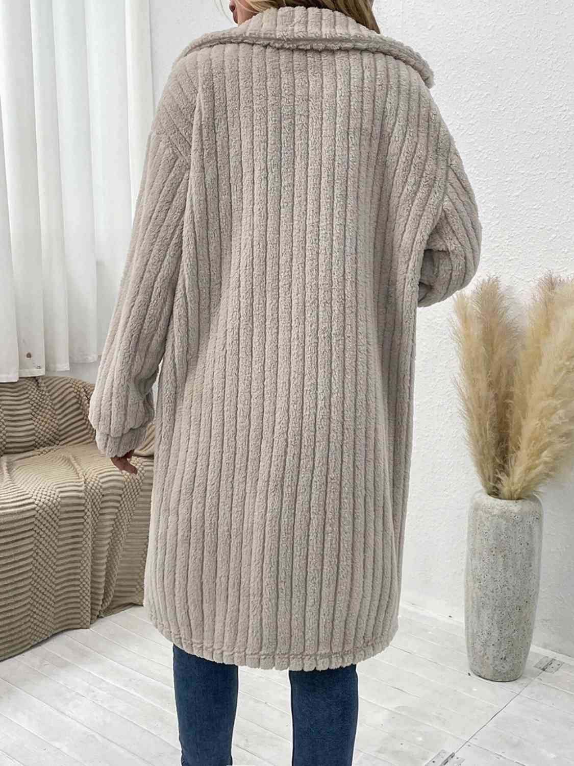 Manteau à col et épaules tombantes