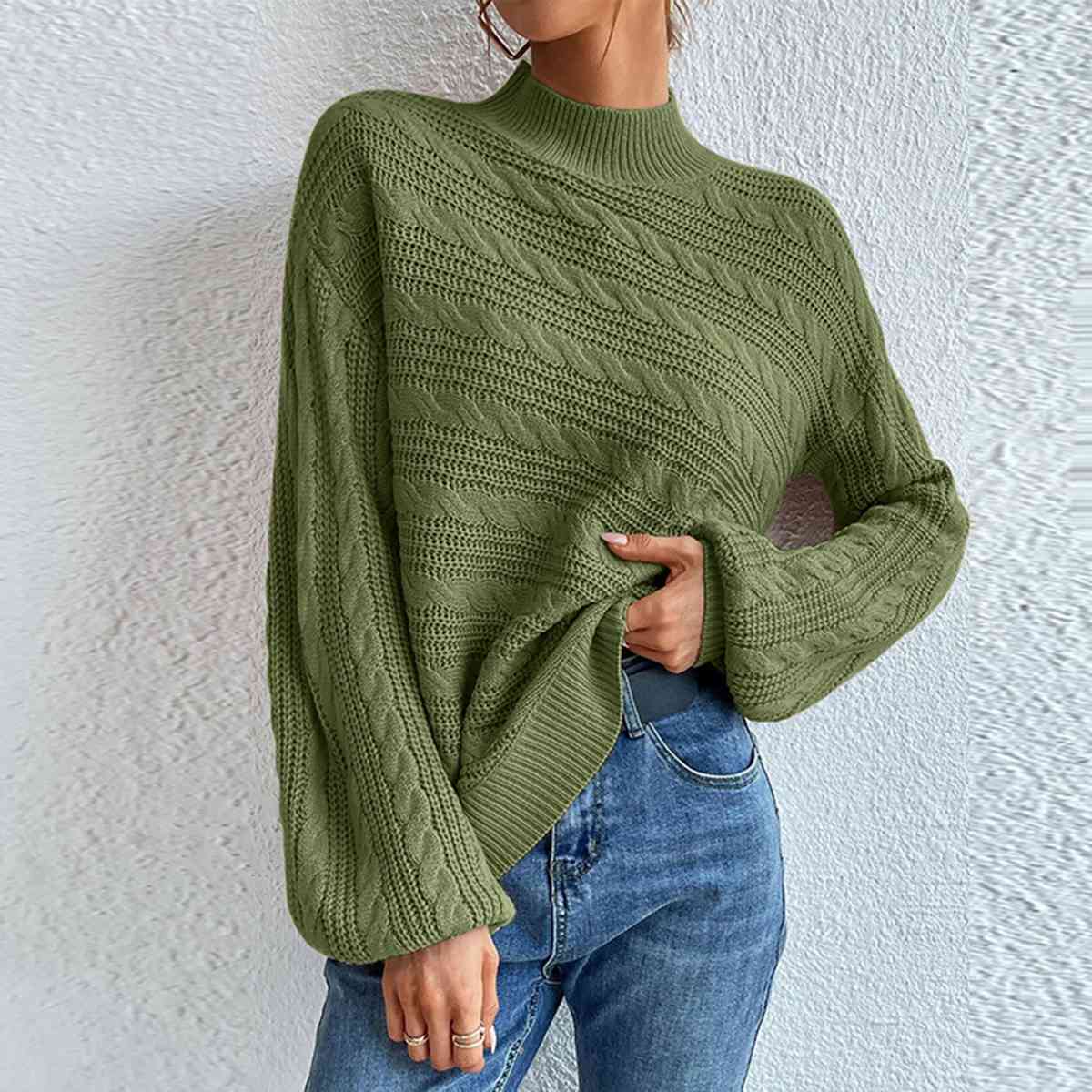 Pull à manches longues et col montant en maille torsadée