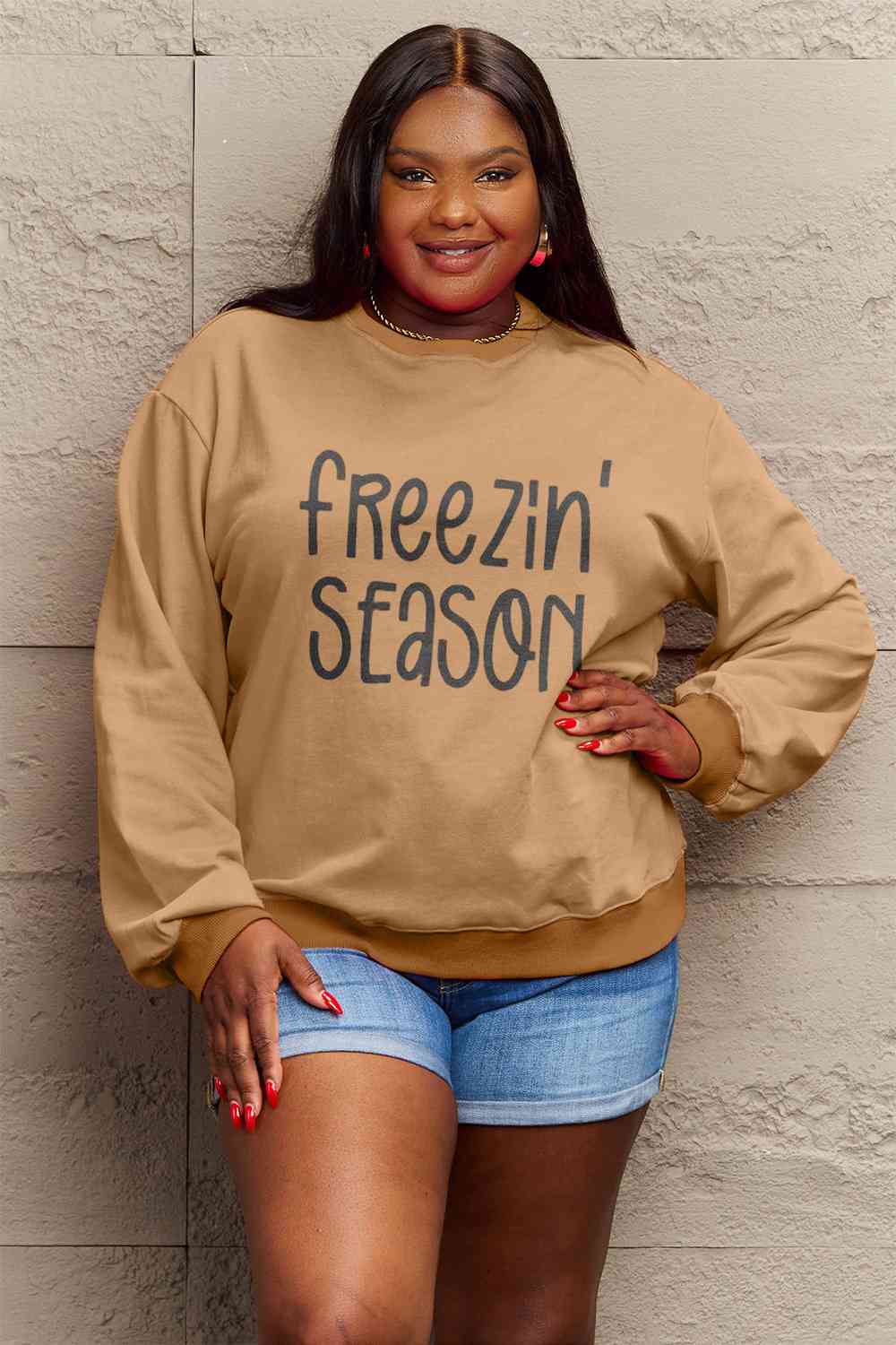Sweat-shirt graphique Simply Love Full Size FREEZIN' SEASON