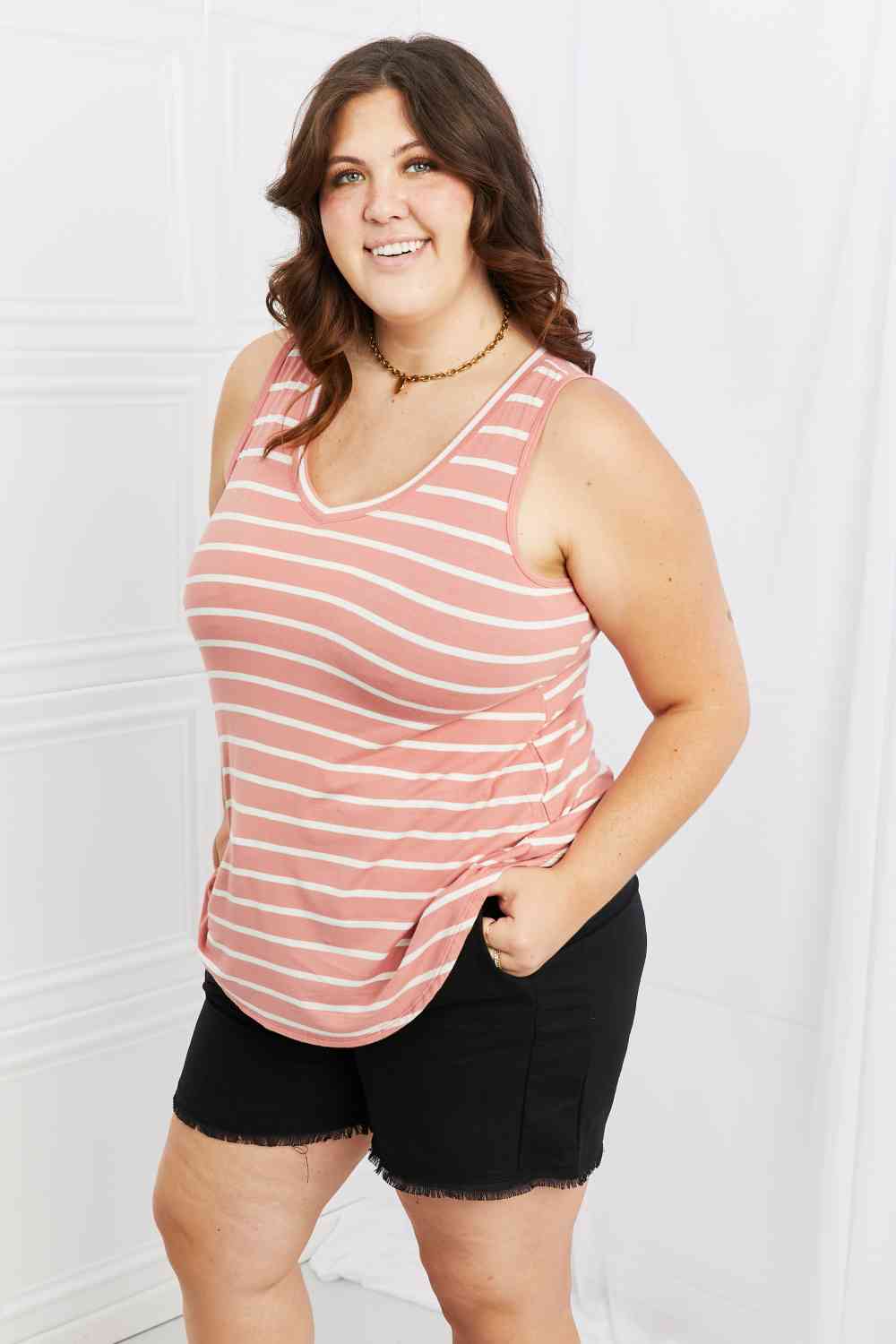 Zenana Find Your Path Haut rayé sans manches grande taille