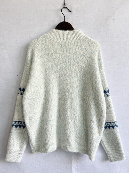 Pull géométrique à col montant et épaules tombantes