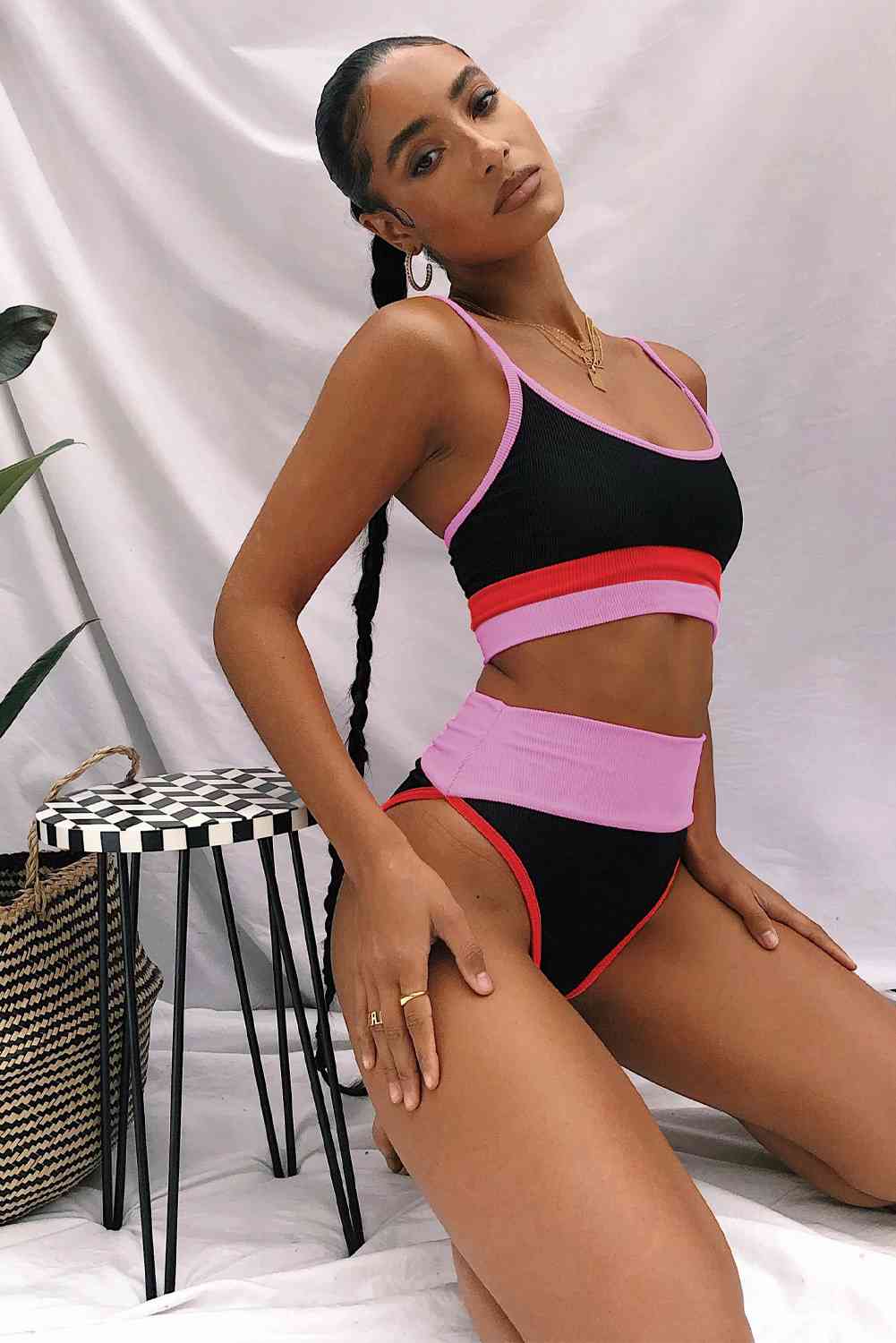 Ensemble de bain deux pièces à bretelles spaghetti et blocs de couleurs