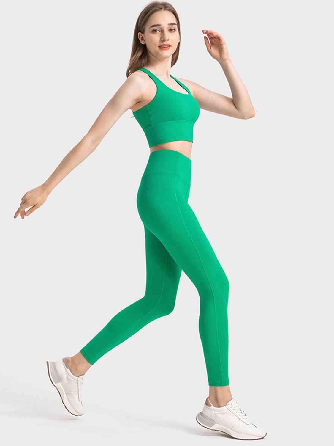 Soutien-gorge de sport à bretelles croisées et col rond