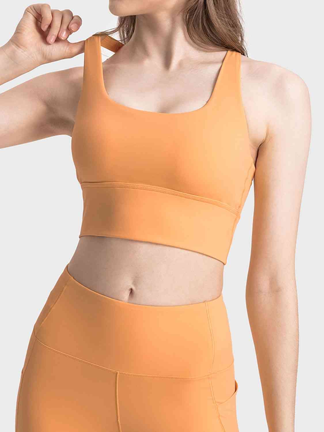 Soutien-gorge de sport à bretelles croisées et col rond