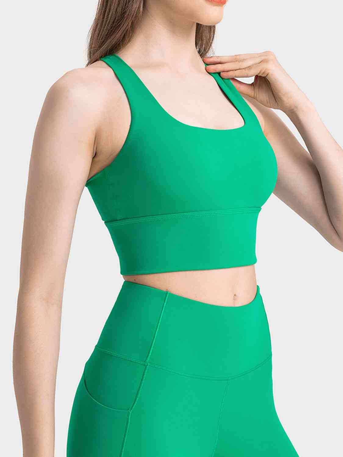 Soutien-gorge de sport à bretelles croisées et col rond