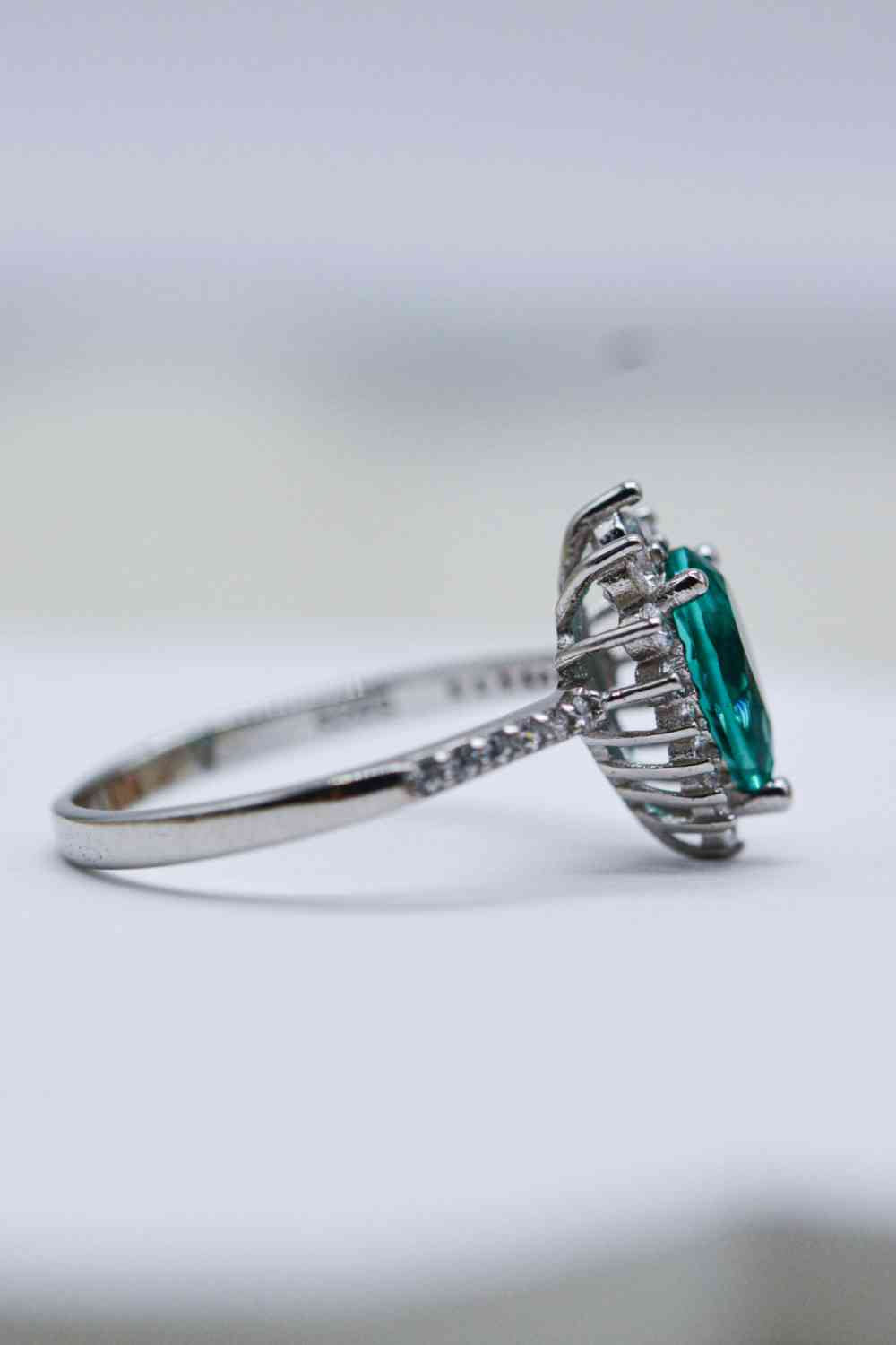 Bague en forme de poire avec zircon bleu Paraiba