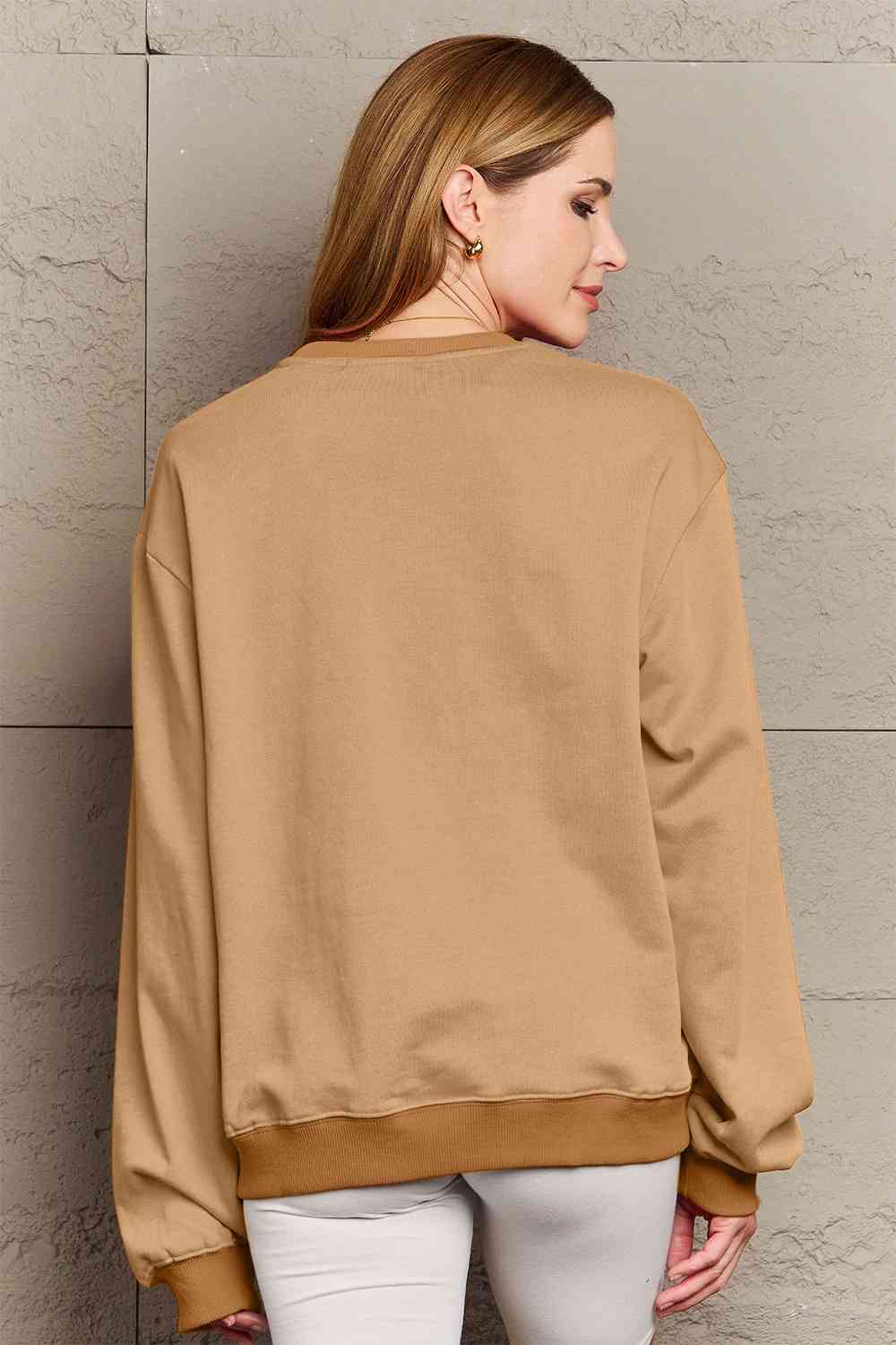 Sweat-shirt graphique Simply Love Full Size FREEZIN' SEASON