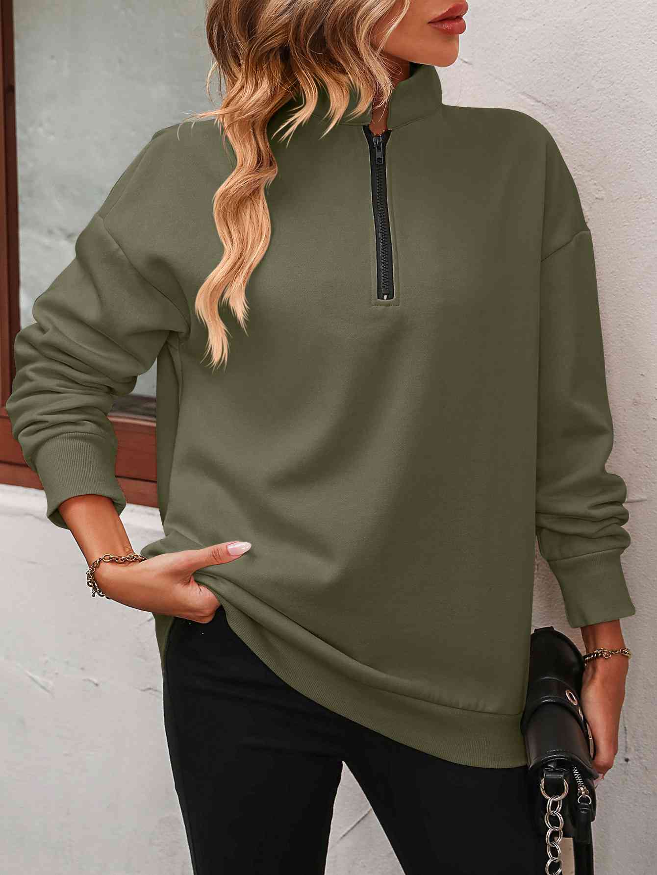 Sweat-shirt zippé à épaules tombantes