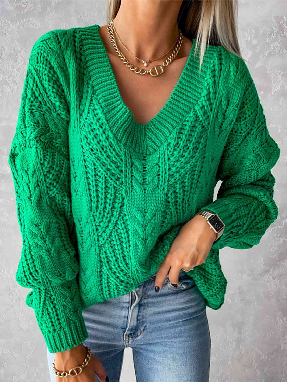Pull à manches longues en maille torsadée et col en V