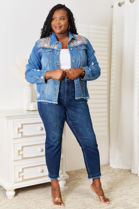 Veste en jean à ourlet brut et imprimé léopard fleuri Baeful