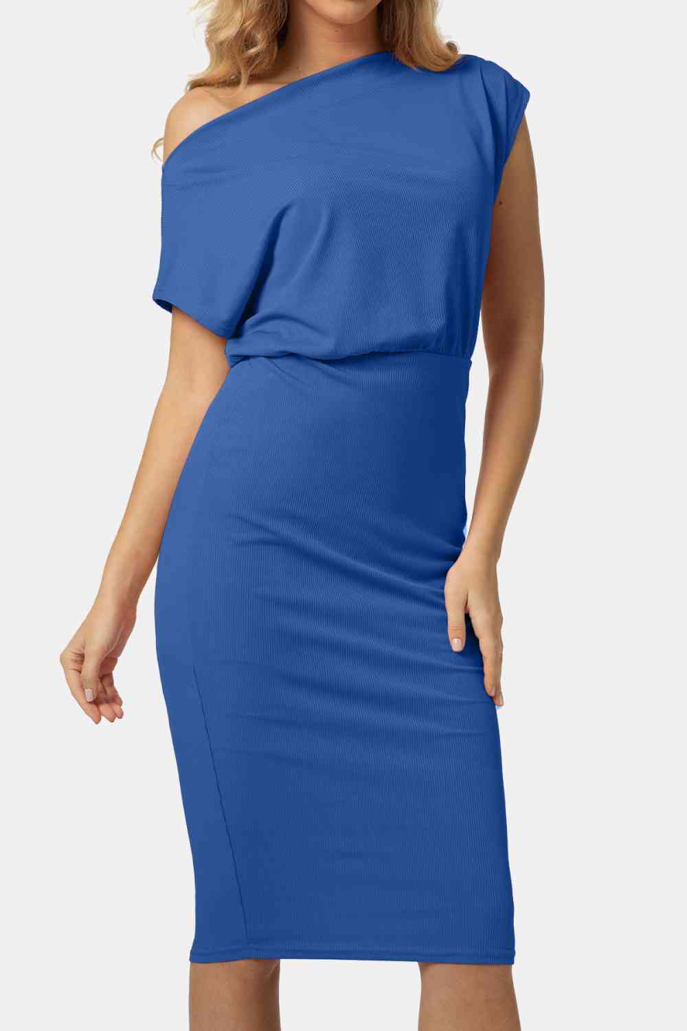 Robe à col bateau et manches courtes jusqu'aux genoux