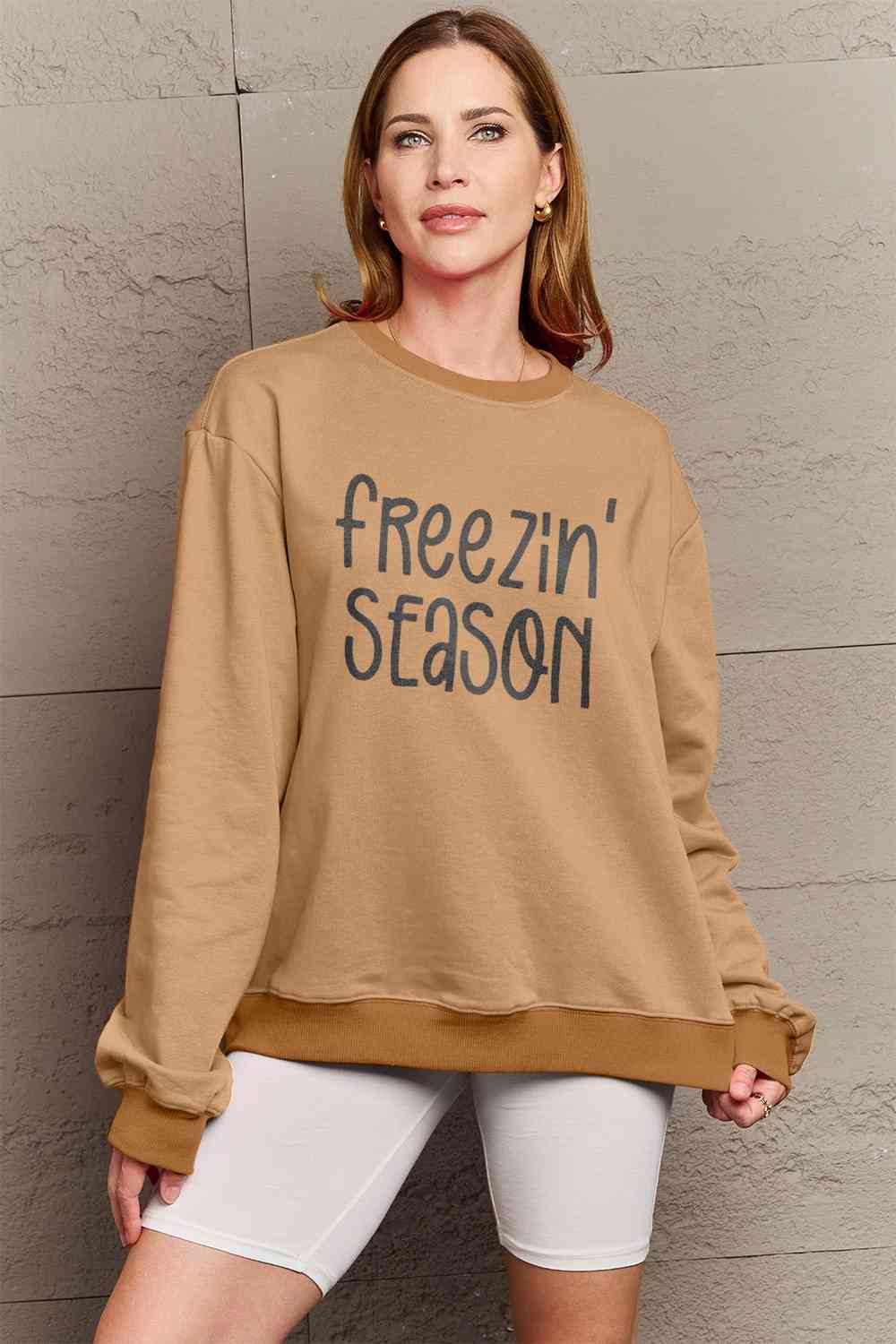 Sweat-shirt graphique Simply Love Full Size FREEZIN' SEASON