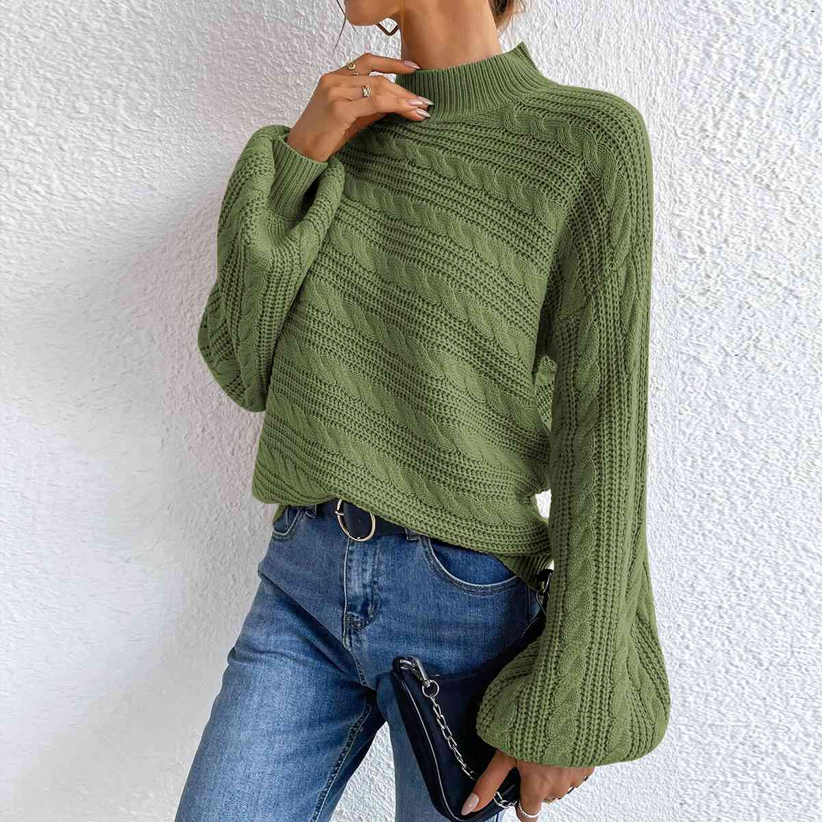 Pull à manches longues et col montant en maille torsadée
