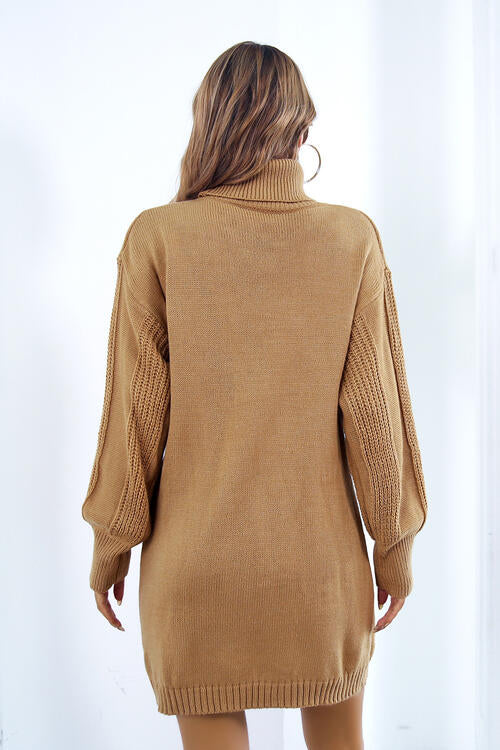 Robe pull à col roulé ajouré et manches longues