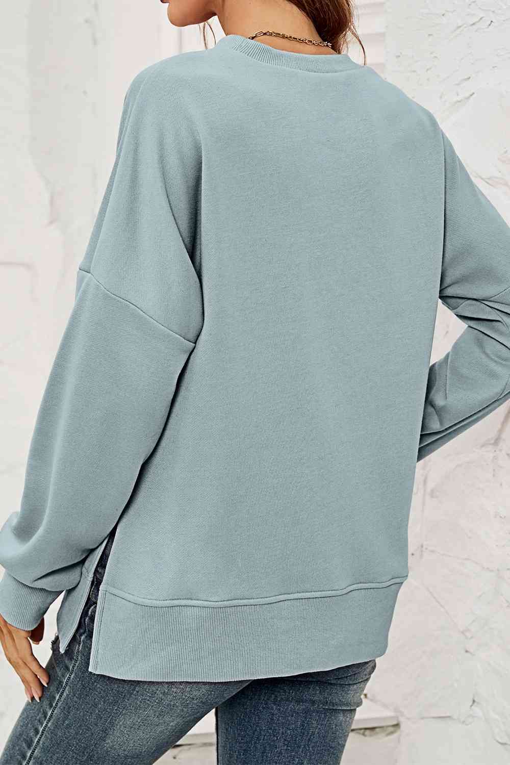 Sweat-shirt fendu à col rond et épaules tombantes