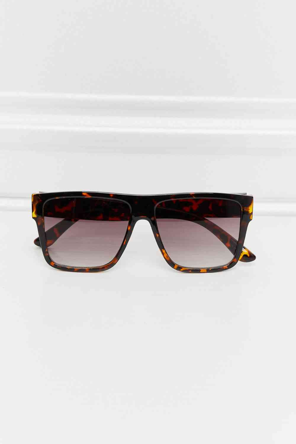 Lunettes de soleil carrées à monture intégrale en écaille de tortue