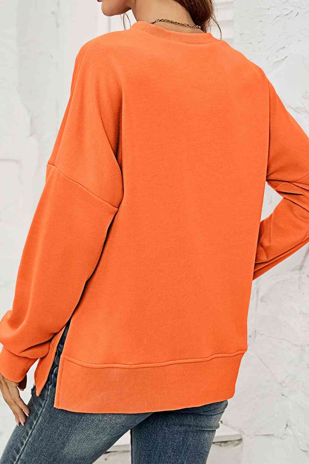 Sweat-shirt fendu à col rond et épaules tombantes